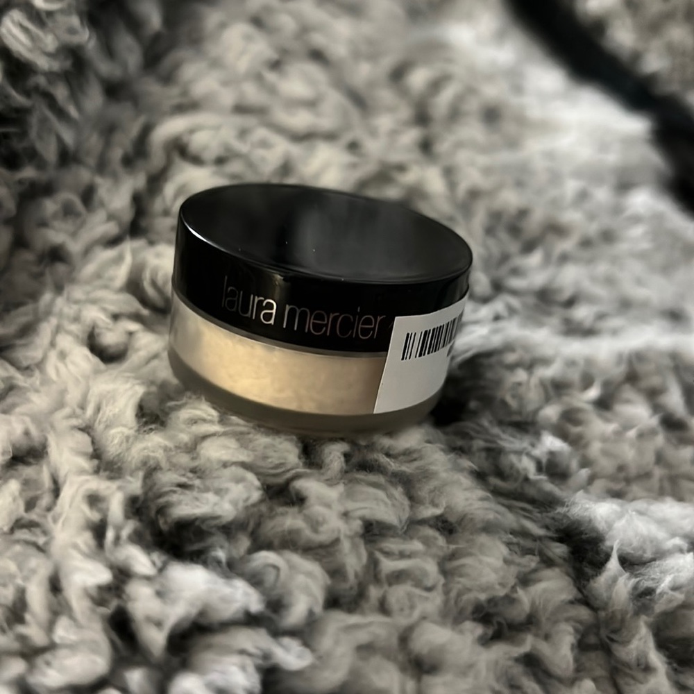 New Laura Mercier Translucent Loose Setting Powder Levels 1-2